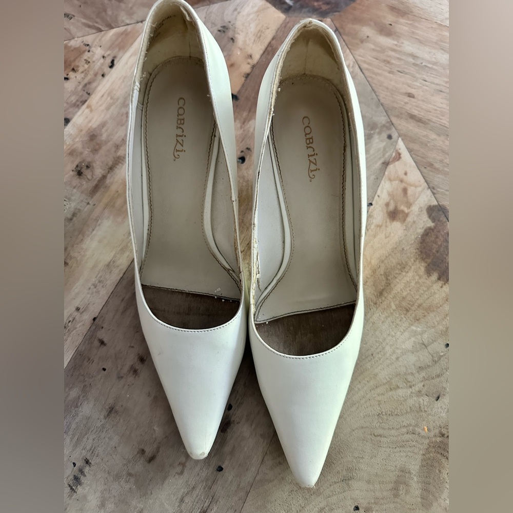White pumps!